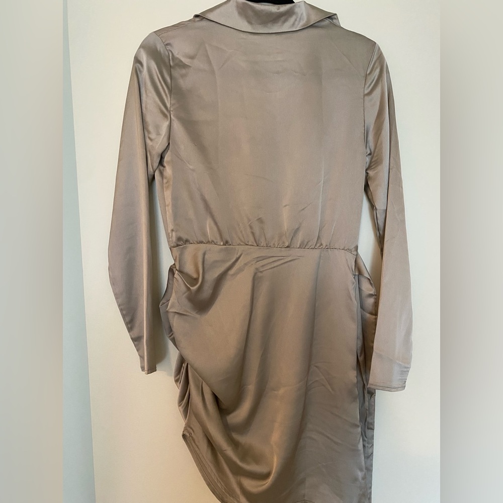 Boohoo Grey Silk Mini Belted Dress - Picture 5 of 5